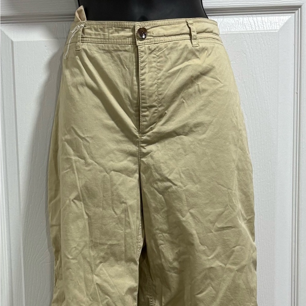 Chico's women’s Khaki Capri Pants size 10